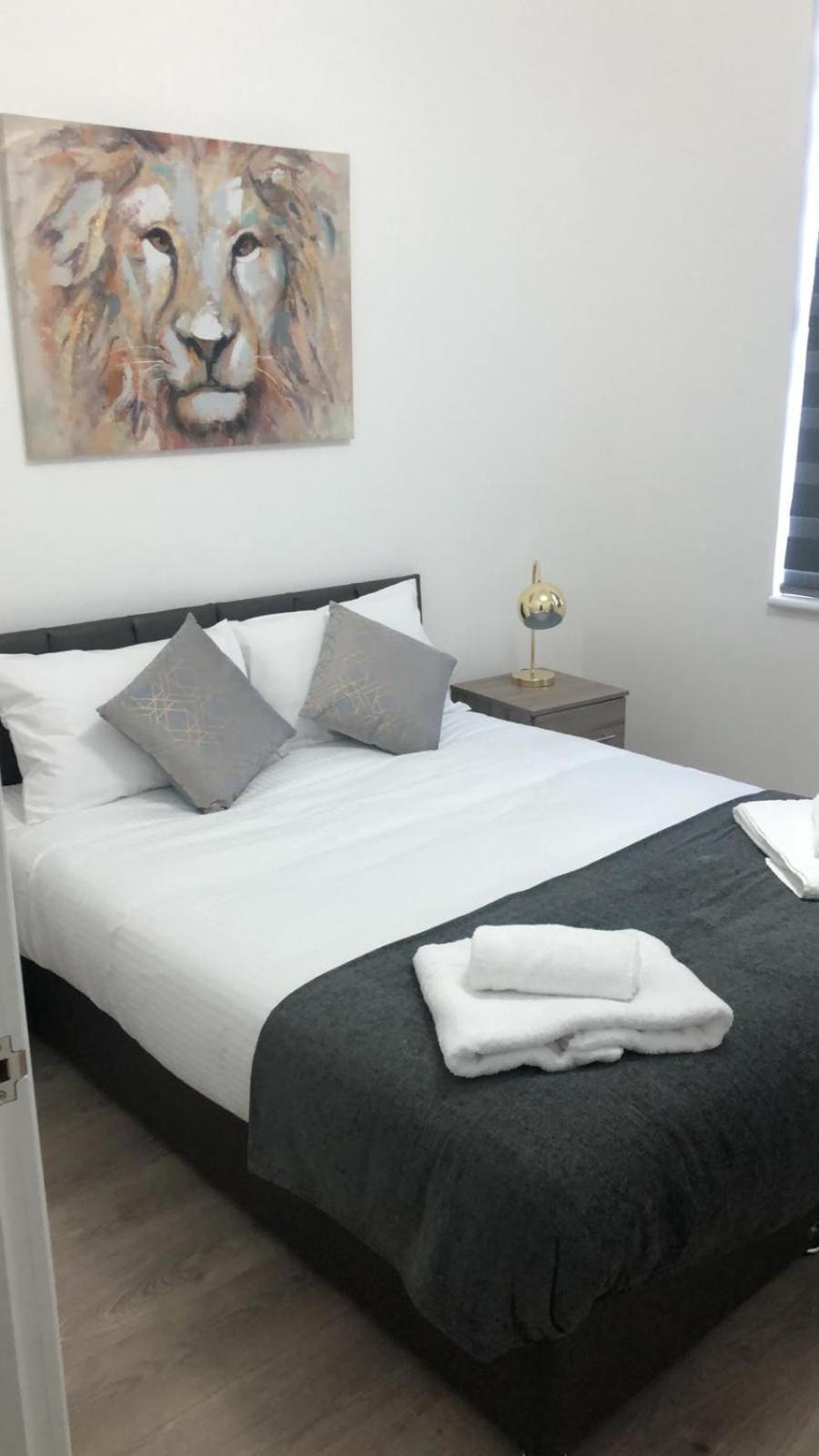 Sapphire House Telford Apartment ภายนอก รูปภาพ