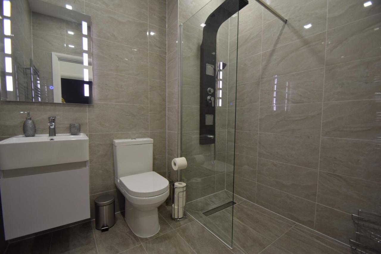 Sapphire House Telford Apartment ภายนอก รูปภาพ